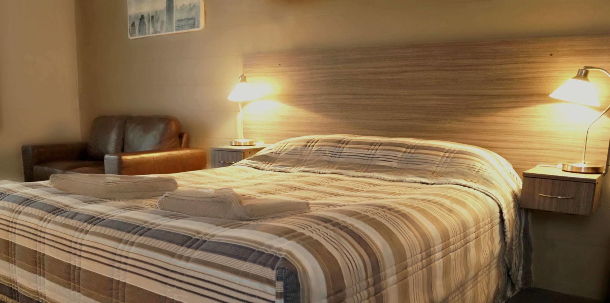 Motel Riverbend テーレム・ベンド エクステリア 写真